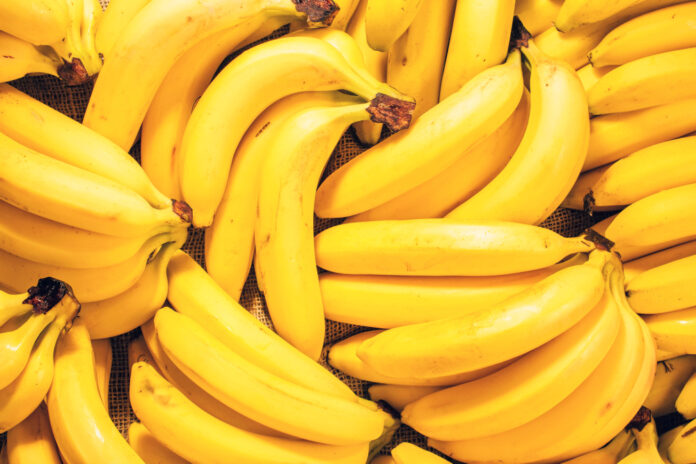 bananas, many, banana, fruit, background, fresh, market, ripe, bunch, food, healthy, yellow, tropical, stack, organic, color, closeup, natural, diet, agriculture, snack, ingredient, objects, sale, product, lot, pattern, health, lifestyle, macro, sweet, gro veel trossen bananen